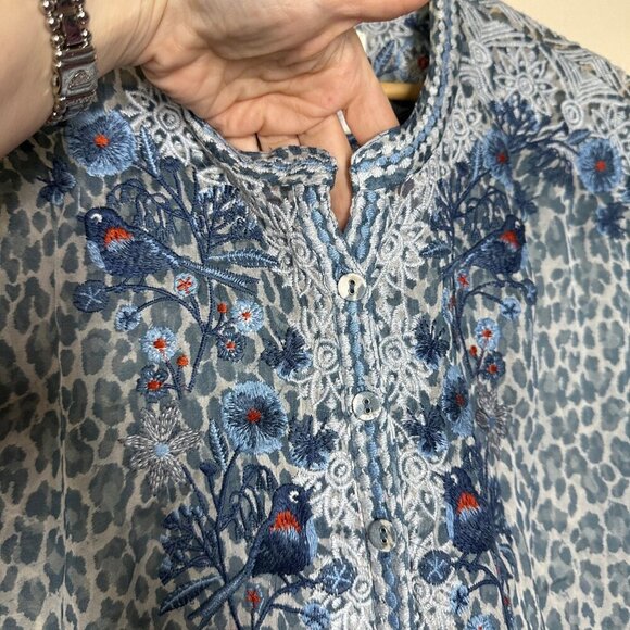 Johnny Was Biya Bluewell Chiffon Silk Embroidered Blouse BWomens Size M Boho Art - Picture 9 of 12